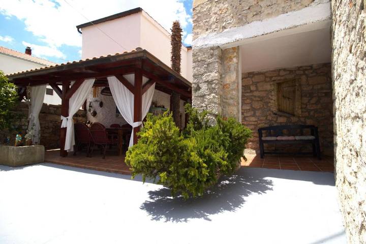 Villa pour 8 personnes, avec jardin ainsi que piscine et vue à Tisno - 2