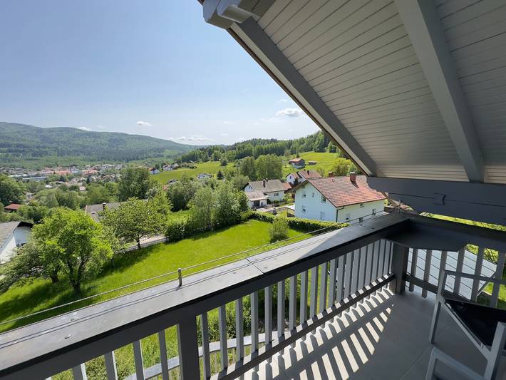 Entire apartment, Holiday Apartment "Auerer Retreat" with Mountain View, Private Balconies and Wi-Fi in Frauenau, Šumava Mountains