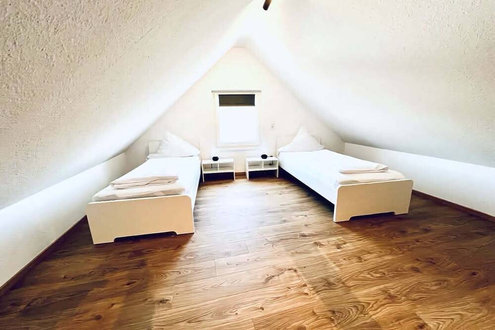 Ganze Wohnung, Ferienwohnung S9 Nina, mit 93qm, 2 Schlafzimmer, max. für 5 Personen in Endingen am Kaiserstuhl, Endingen
