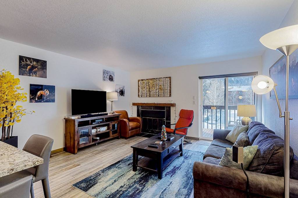 Ganze Wohnung, Mountain-View Condo with Wifi and Fireplace - Pool, Hot Tubs, Tennis, and Sauna in Frisco, Arapaho and Roosevelt National Forests