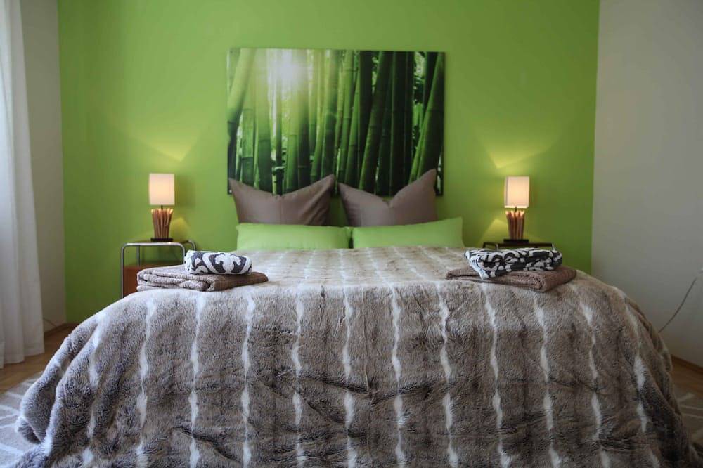 Ganze Wohnung, Lichtdurchflutete große Ferienwohnung - am Chiemsee und den Bergen in Prien, Prien am Chiemsee