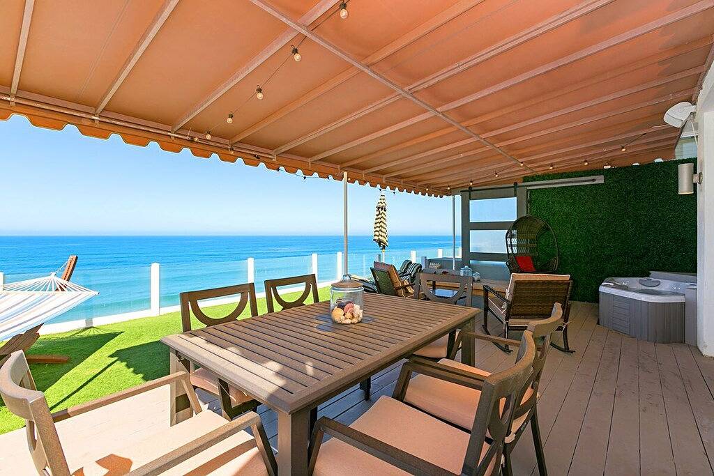 Ihr Oceanfront Beach Houz in Encinitas, San Diego County