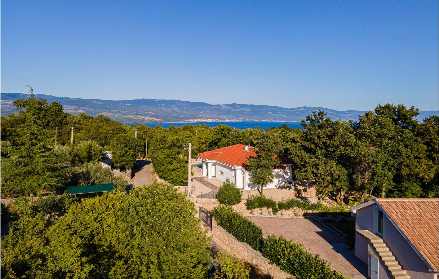 Charmantes Apartment, 2 km vom Strand entfernt: 1-Zimmer-Wohnung mit Pool und WLAN in Žestilac, Dobrinj