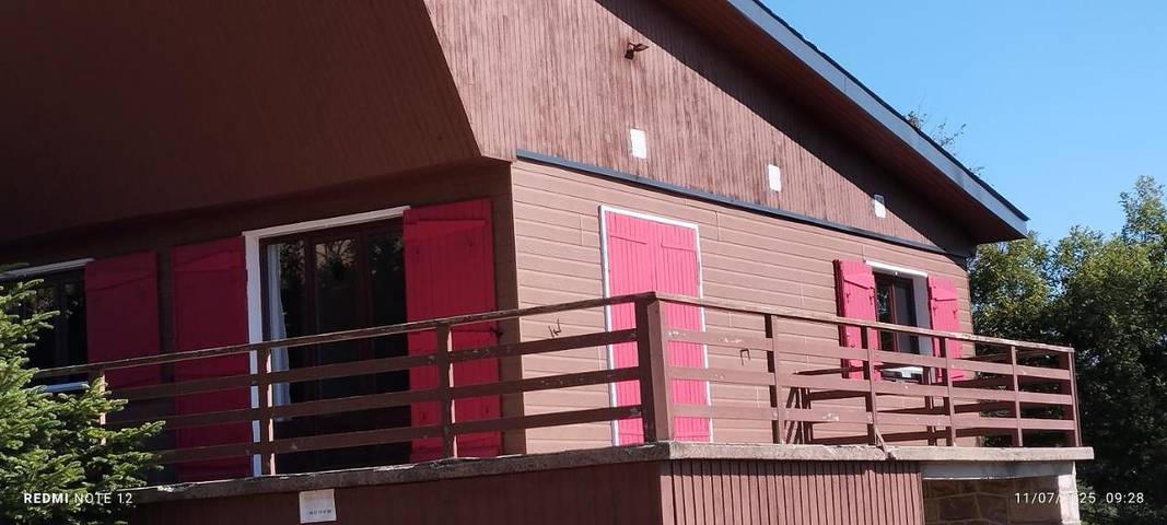 Location de vacances pour 10 personnes, avec Balcon ainsi que Terrasse et Vue à Saint-Anthème - 4