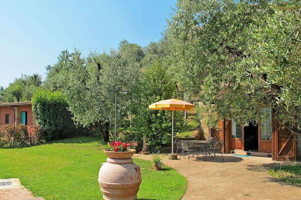 Alleinstehendes Ferienhaus mit Whirlpool, Klimaanlage, internet, privatem Pool, Tv, Innenhof in Montecatini-Terme, Pistoia Provinz