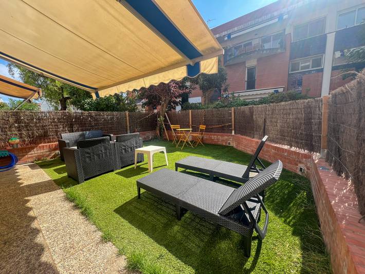 Villa pour 8 personnes, avec terrasse ainsi que piscine et jardin à Sitges