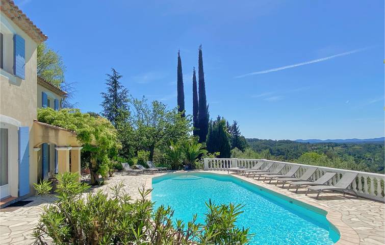 Retiro junto a la piscina | Aparcamiento | WiFi | A pie de la ciudad in Entrecasteaux, Región Brignoles