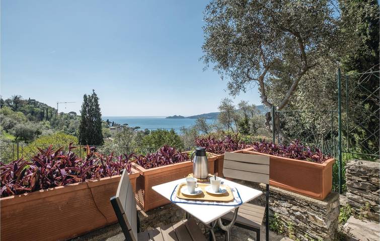 Spazioso appartamento con WiFi e A/C, a 1,5 km dalla spiaggia in Zoagli, Riviera di Levante