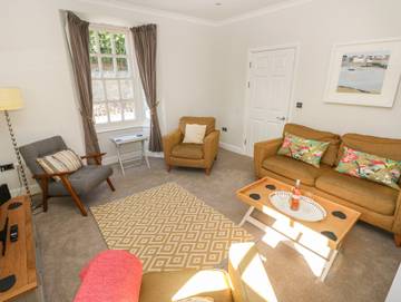 Glamping for 5 People in Penally, Pembrokeshire, Photo 3