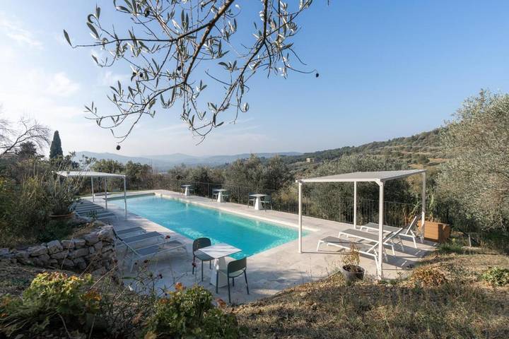 Agriturismo per 4 persone, con giardino e piscina in Magione