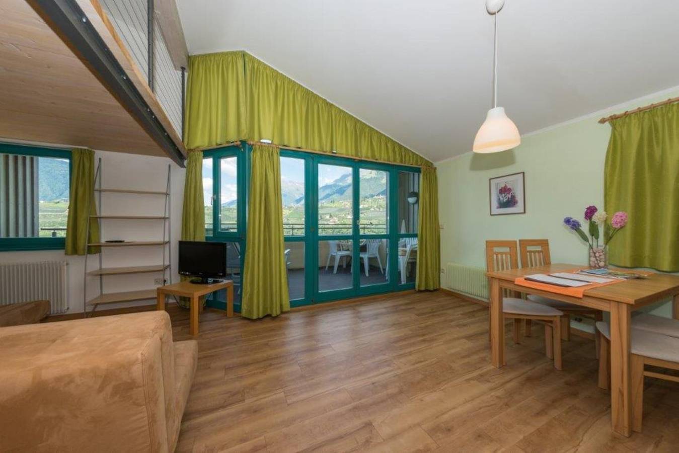 Ganze Wohnung, Ferienwohnung 'Comfort 6' mit Bergblick, Gemeinschaftsterrasse und Wlan in Schenna, Sarntaler Alpen