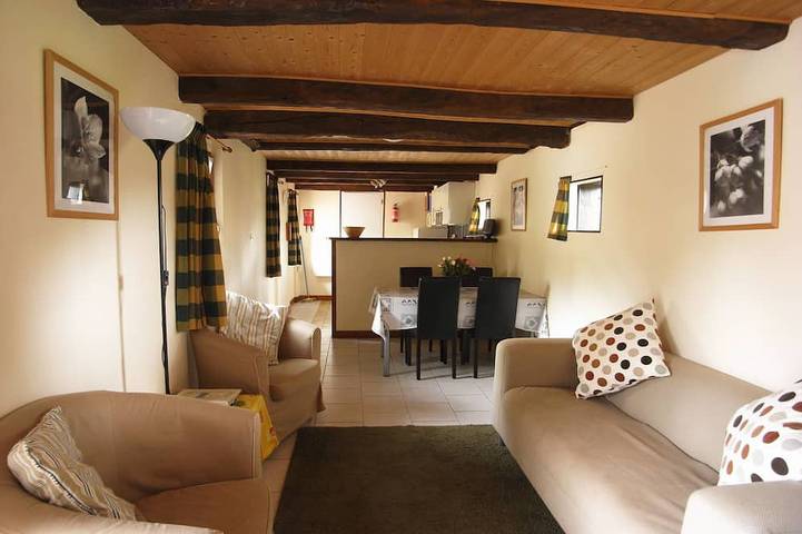 Gîte pour 4 personnes, avec Terrasse ainsi que Jardin et Piscine à Les Champs-Géraux