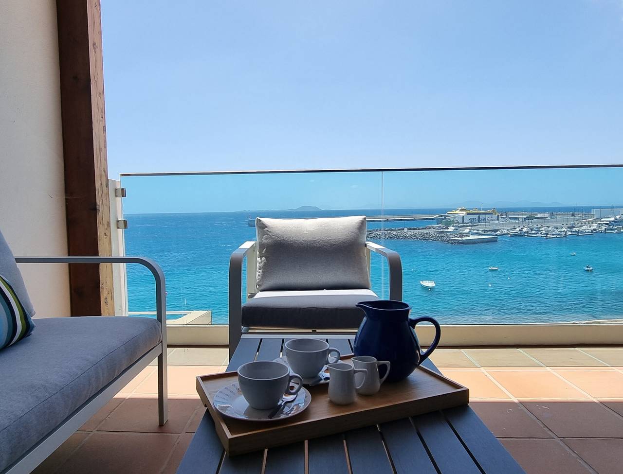 Apartamento entero, Apartamento de vacaciones 'Seaview Limones' con vistas al mar, terraza privada y Wi-Fi in Playa Blanca, Yaiza