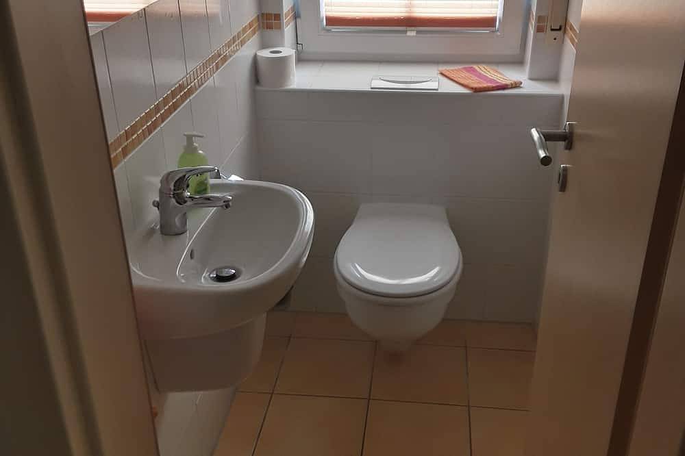 Ganze Wohnung, Nette kleine Haushälfte nähe Ammerlandklinik in Westerstede, Ammerland