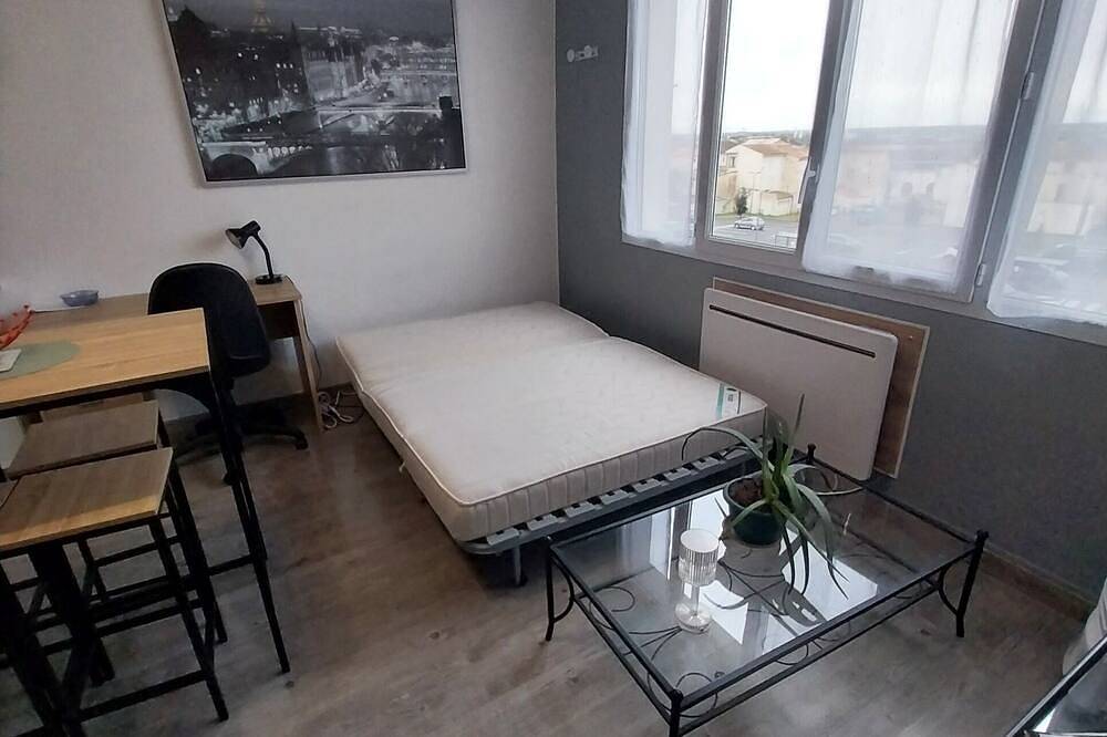 Entire apartment, Apartment T1 bis in Niort in Niort, Niort region