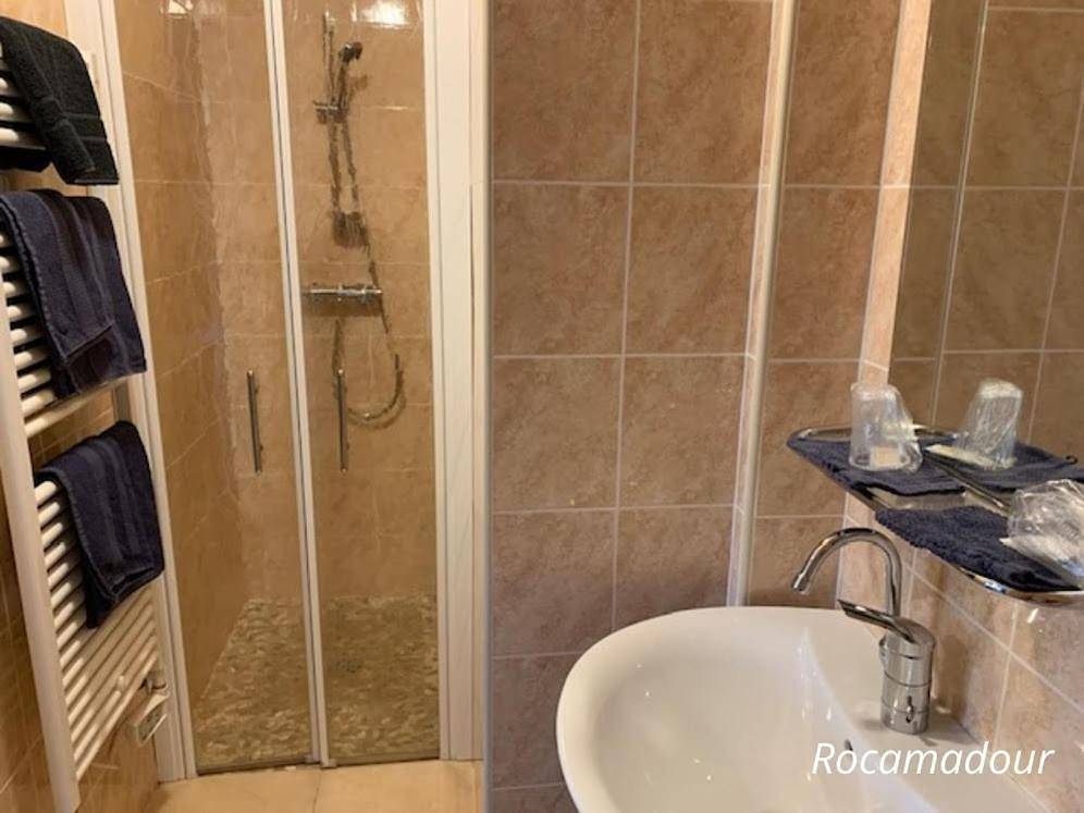 Double Room - Disability Access in Noailles (Corrèze), Région de Brive-la-Gaillarde