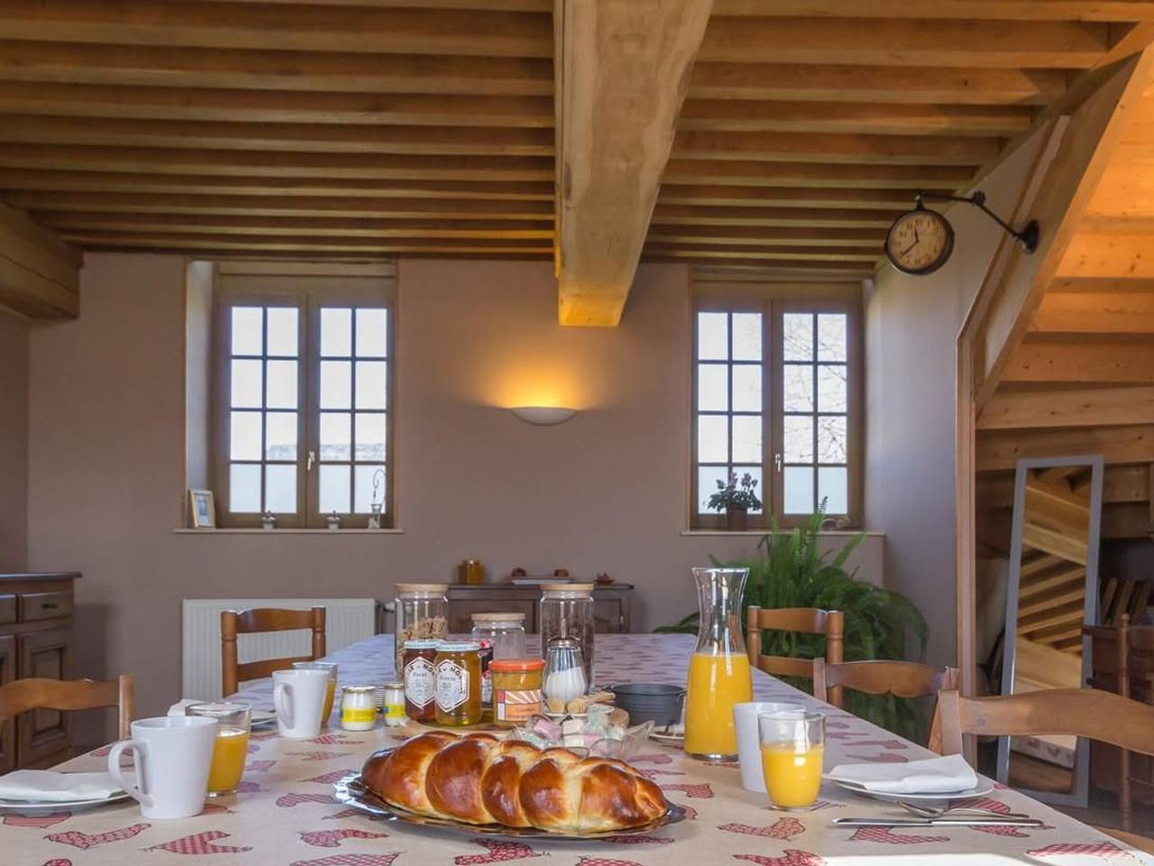 Alte Schule mit Garten und Spielen nahe Morvan-Seen in Ouroux-en-Morvan, Naturpark Morvan