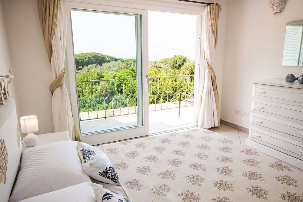 Ganze Wohnung, Schöne Wohnung für 6 Leute mit  W-Lan, Klimaanlage, Tv, Terrasse und Panoramablick in Baja Sardinia, Arzachena