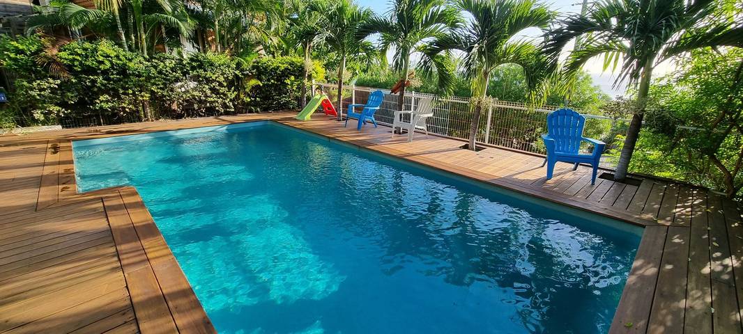 Gîte pour 4 personnes, avec terrasse ainsi que piscine et jardin à Saint-Leu - 2