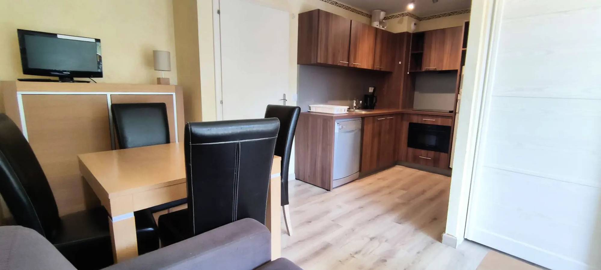 Appartement entier, 2 Pieces Cosy A La Montagne Proche Pistes Et Commerces in Isola 2000, Isola