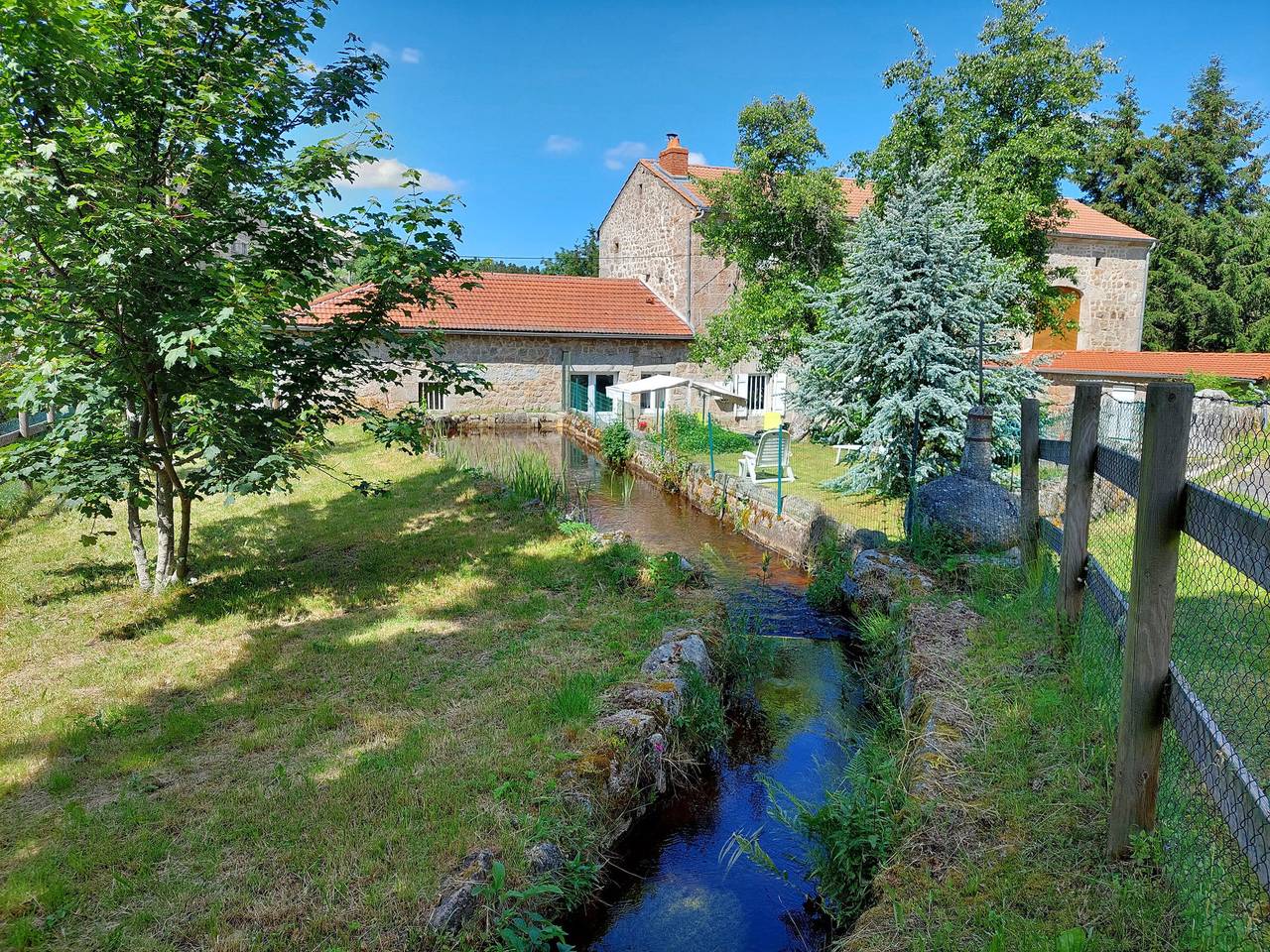 Gîte pour 8 Personnes dans Esplantas-Vazeilles, Haute-Loire