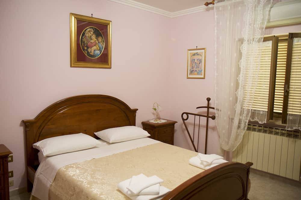 Entire apartment, Domus Palombi - Large apartment 200 m from the station and 700 m from the sea in Ladispoli, Rome Province