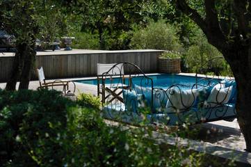 Location de vacances pour 9 personnes, avec jardin ainsi que piscine et terrasse à Opio