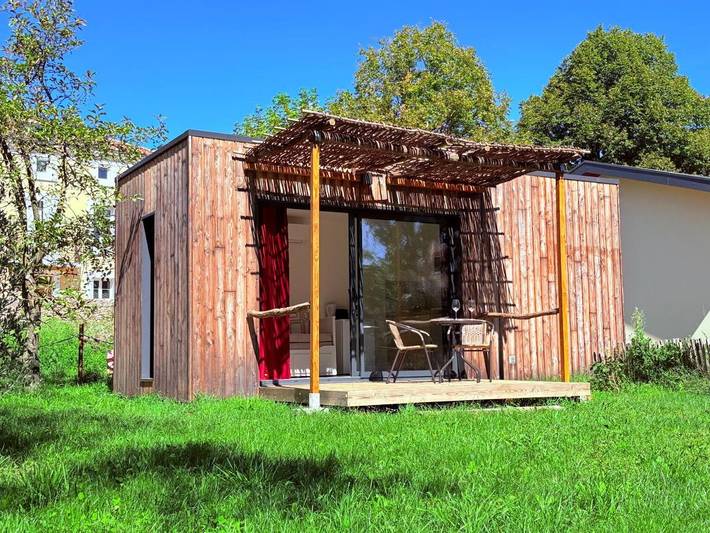 Gîte pour 2 personnes, avec Terrasse ainsi que Jardin et Vue à Ambonil