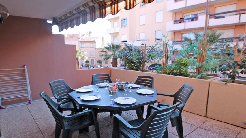 Gîte pour 4 personnes, avec Terrasse dans Office de Tourisme Sainte Maxime