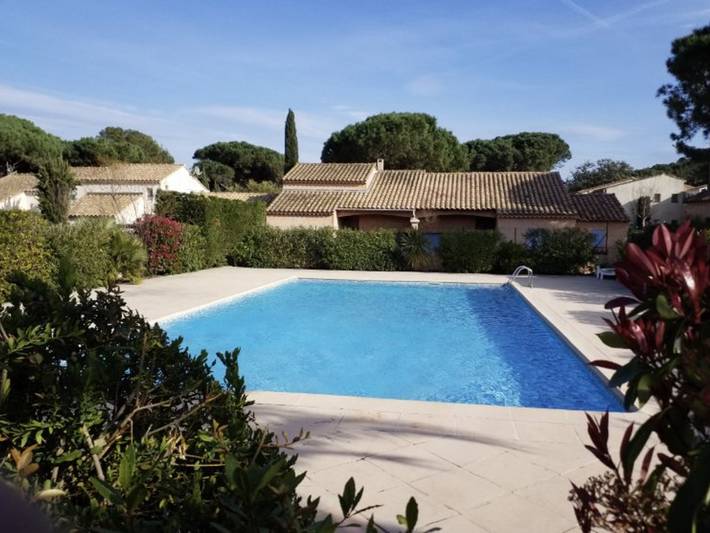 Location de vacances pour 8 personnes, avec jardin et piscine dans Plage de la Nartelle
