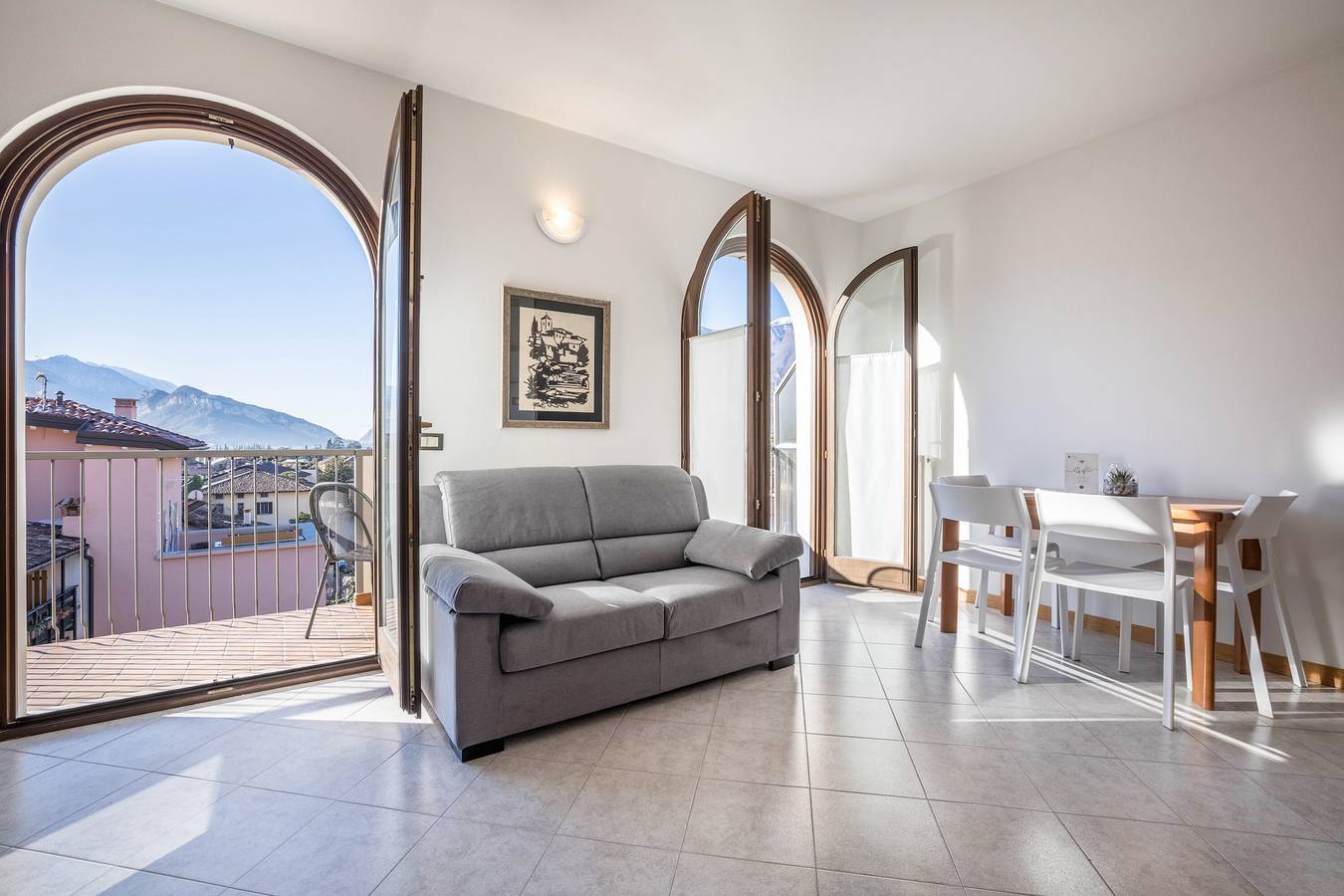 Entire apartment, Flat no. 8 holiday home "Villa Belvedere Arco" with balcony, Wi-Fi and private parking space in Arco, Garda Mountains