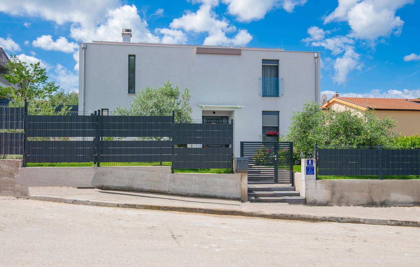 Charmante 220 m² große Ferienwohnung mit Pool, WLAN und Küche – 700 m vom Zentrum von Vrgorac entfernt in Vrgorac, Makarska Riviera