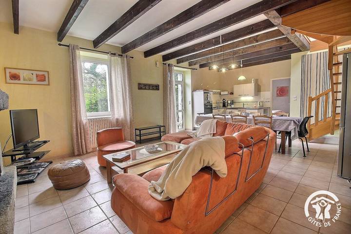 Gîte pour 8 personnes, avec piscine ainsi que jardin et terrasse, animaux acceptés à Pleudaniel - 4