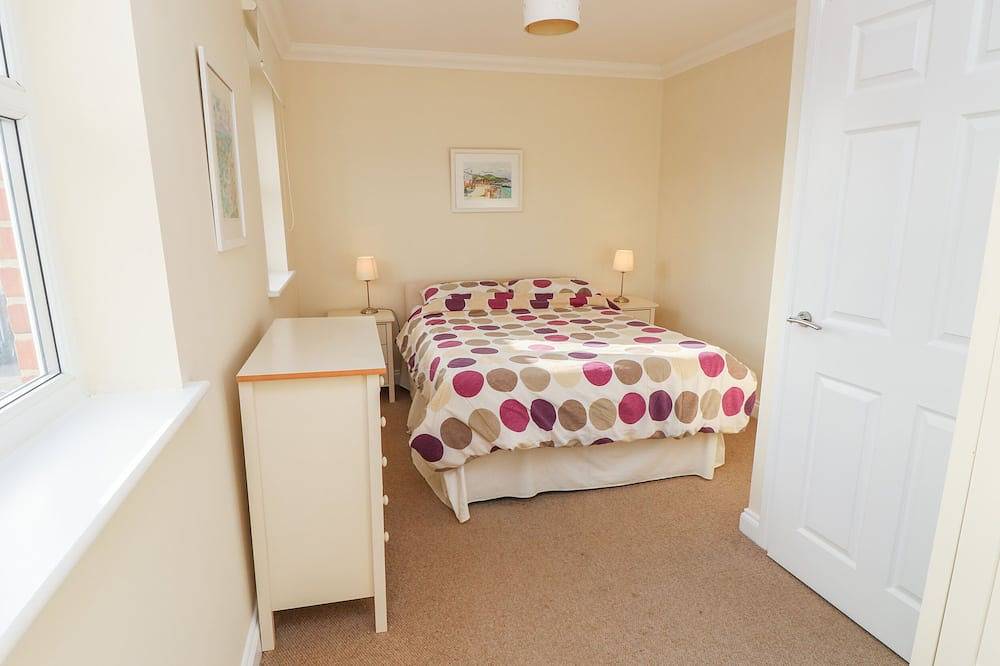 Hurst View, Yarmouth in Norton Green, Isle of Wight