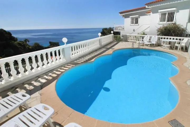 Chalet para 10 personas, con jardín además de vistas y piscina - 1