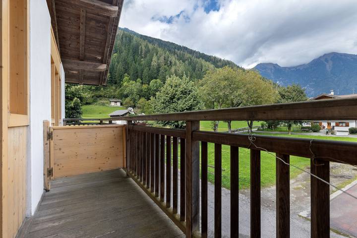 Camera 'Camera Doppia N 4' con vista sulle montagne, giardino in comune e Wi-Fi in Caderzone Terme, Alpi dell'Adamello e della Presanella