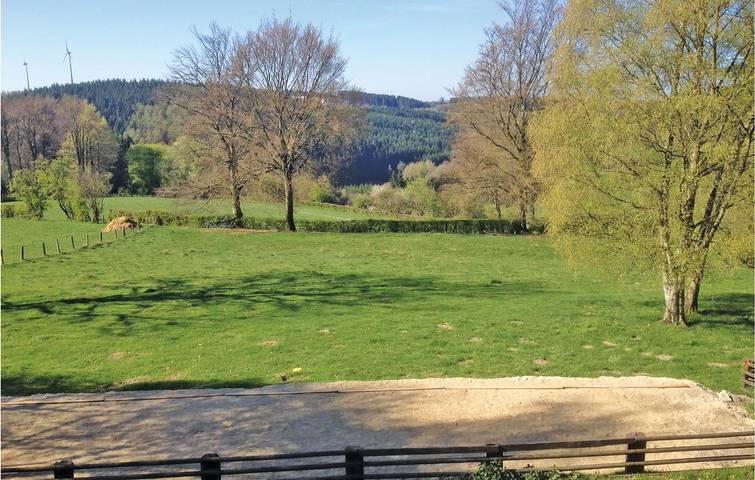 Location de vacances pour 33 personnes, avec terrasse à Waimes - 2