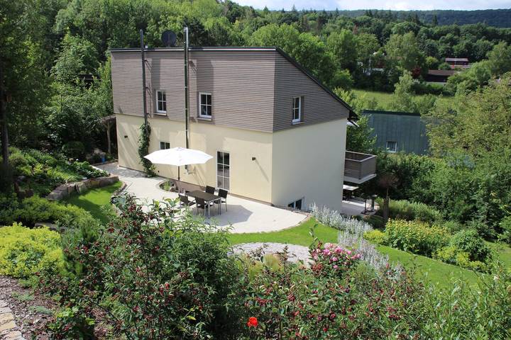 Ferienwohnung für 2 Personen, mit Balkon/Terrasse und Terrasse sowie Garten im Steigerwald