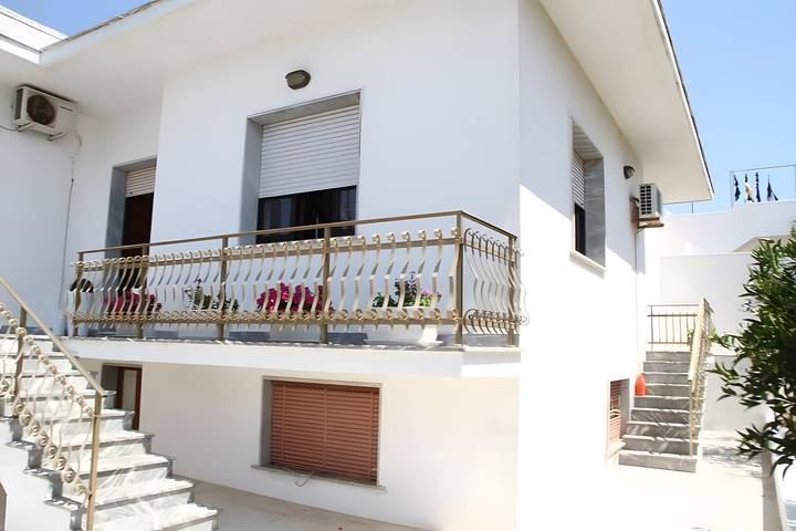 Holiday apartment for 10 people, with garden - 1