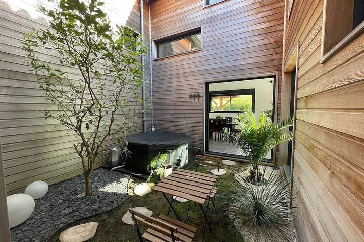 Holiday home for 12 people, with garden and terrace as well as hot tub - 1