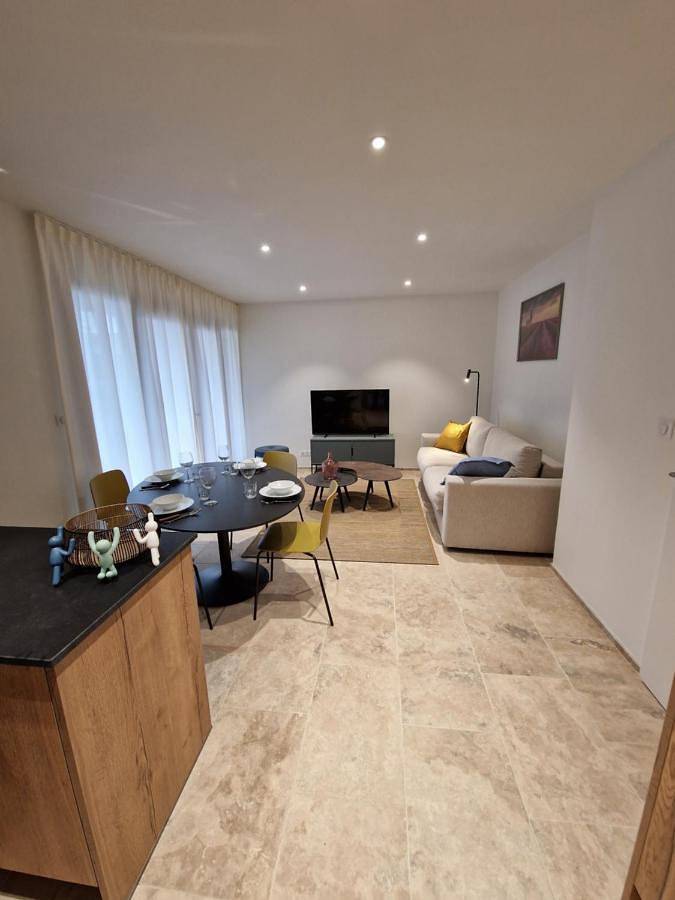 Appartement de vacances pour 3 personnes, avec vue ainsi que jardin et piscine