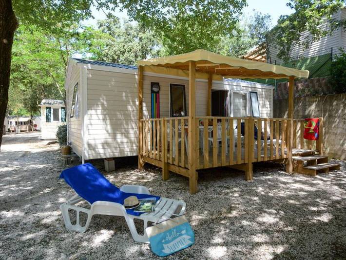 Camping für 4 Personen, mit Pool und Terrasse in Hyeres