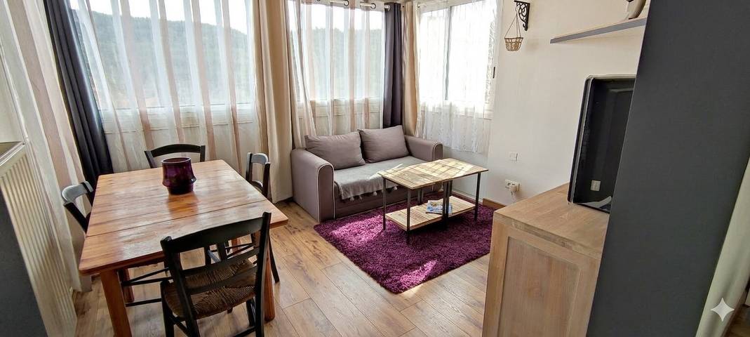 Gîte pour 4 personnes, avec terrasse ainsi que piscine et jardin, animaux acceptés à Peyreleau - 4