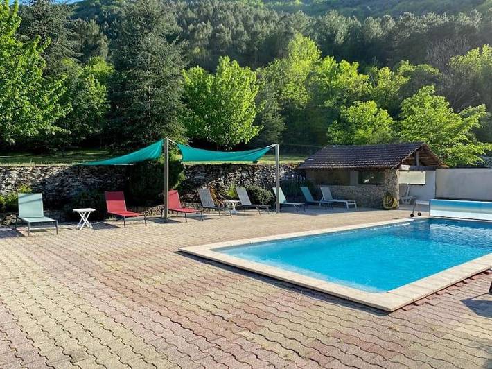 Gîte pour 5 personnes, avec piscine ainsi que jardin et terrasse à Gravières - 3