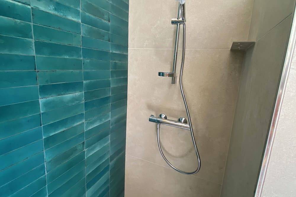 Entire apartment, L'appart Terrasse in Belgentier, Toulon region