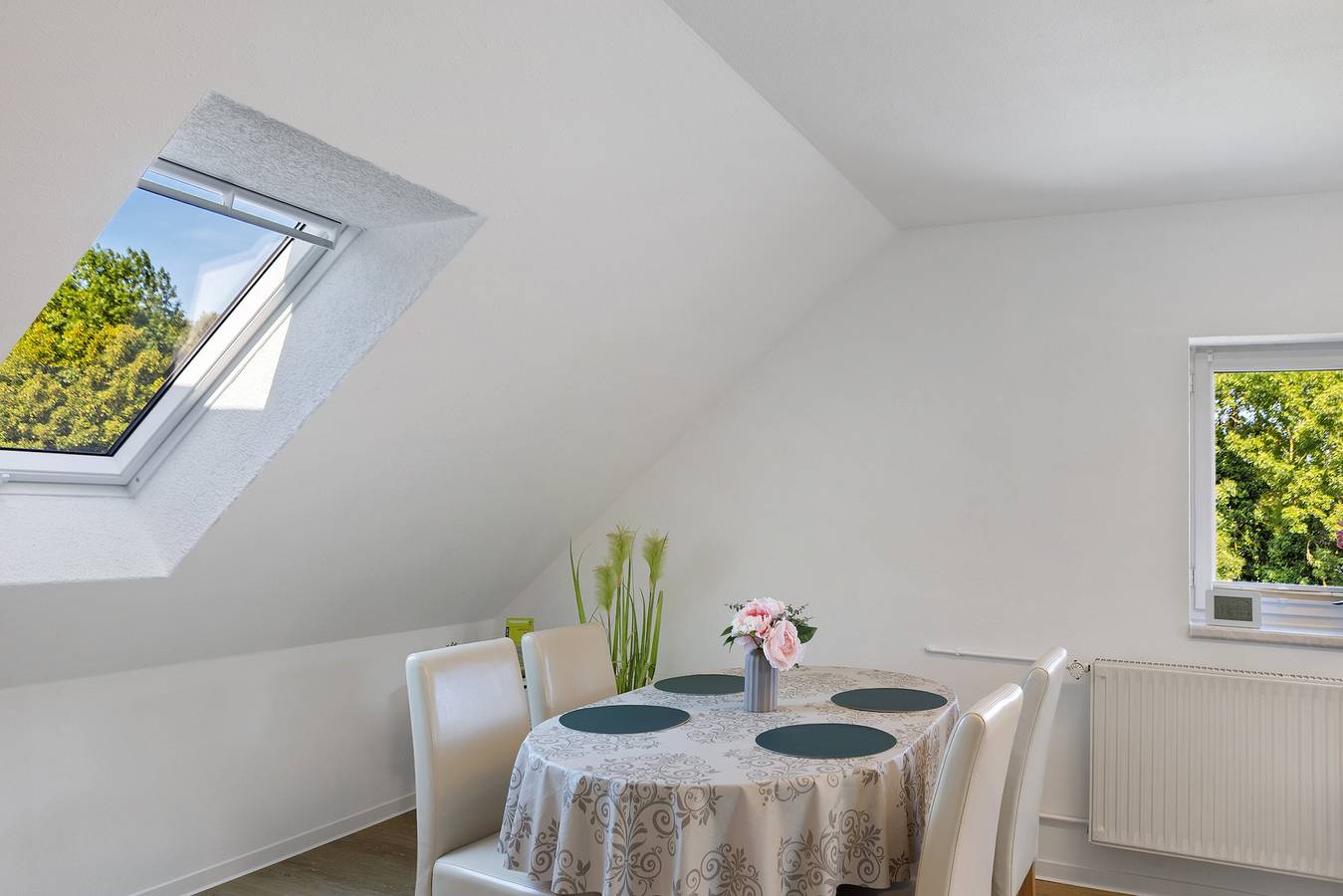 Apartamento entero, Apartamento vacacional 'Kleinbreitenbach 2' con vistas a la montaña y Wi-Fi in Plaue, Corazón de Turingia