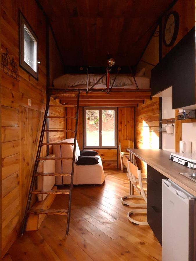 Tente pour 3 personnes, avec Terrasse ainsi que Jardin et Vue en Haute-Loire