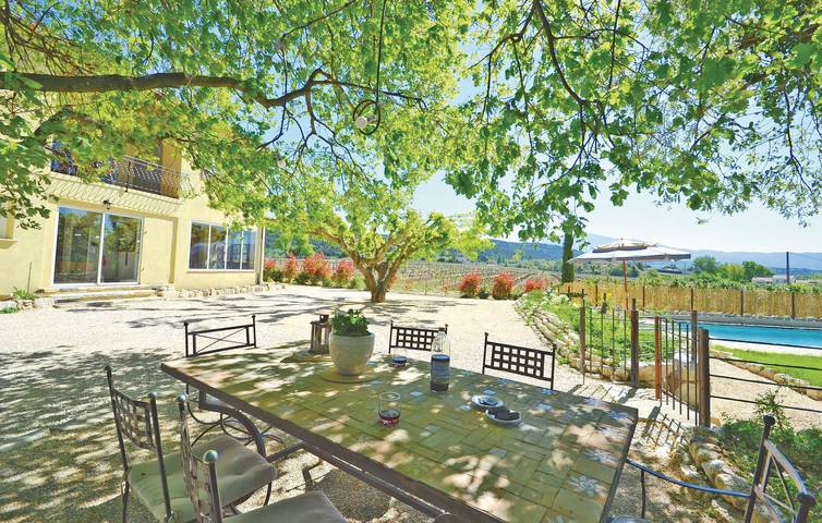 Location de vacances pour 14 personnes, avec piscine et jardin dans Dentelles de Montmirail - 3