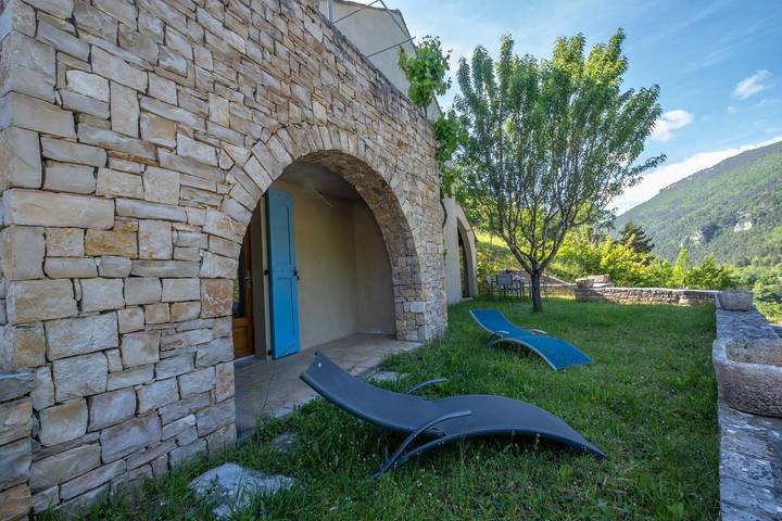 Gîte pour 4 personnes, avec Terrasse et Piscine dans Massegros Causses Gorges