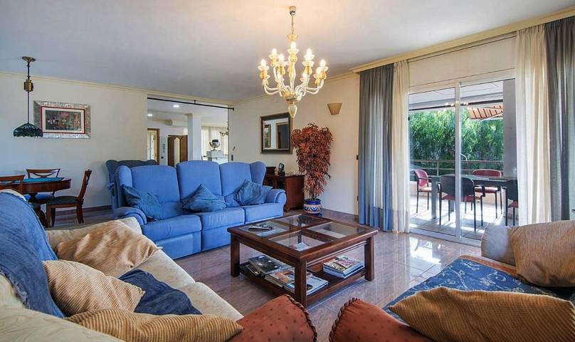 Casa rural para 10 personas, con piscina y jardín además de balcón y vistas en Salou - 4